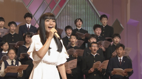 miwaが『第83回NHK全国学校音楽コンクール 全国コンクール　中学校の部』で学生たちと合唱 