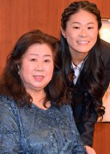 『チャンスの波に乗りなさい』刊行記念母娘トークイベントを開催した澤穂希さん（右）と母の澤満壽子（まいこ）さん （C）ORICON NewS inc. 