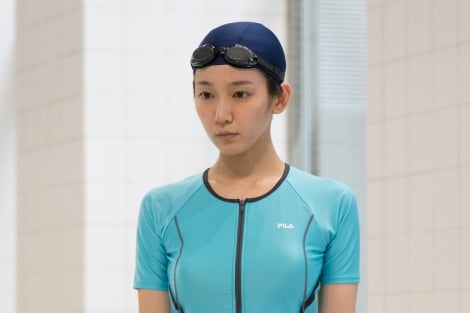 吉岡里帆 スポーツ水着で奮闘 大笑いされました Oricon News
