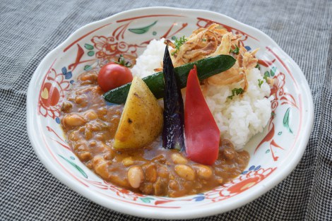 『北海道豆と挽肉・野菜おトマトカレー』（税込1630円） 