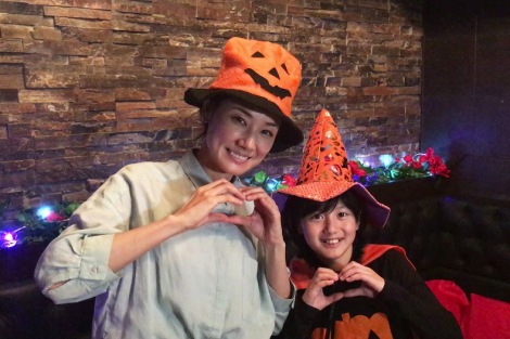 吉田羊 かぼちゃの被りもので ハッピーハロウィン 満喫 Oricon News