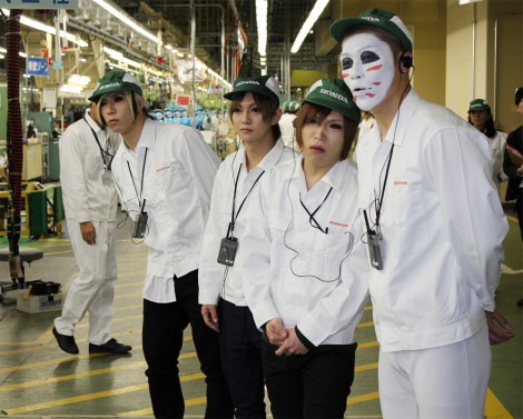 画像 写真 ゴールデンボンバー 被災地のhonda熊本製作所を激励訪問 少しだけ良い人になった 2枚目 Oricon News