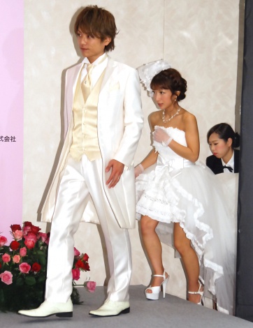 画像 写真 杉浦太陽 辻希美夫妻 9年ぶり2ショット カメラの前でのろけ 妻が視界にいないと嫌 12枚目 Oricon News