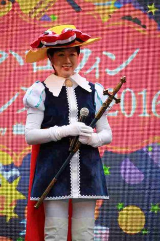 画像 写真 小池都知事が 公約 果たす リボンの騎士 コスプレを披露 1枚目 Oricon News