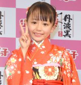 ���ڂӂ����q�����E���q������A���ꒅ�p��CM�f�r���[�ɑ��сu�y���������ł��v 