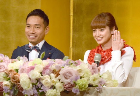 画像 写真 長友佑都 平愛梨が来年1 29結婚 イブ会見で 本当に幸せです 3枚目 Oricon News