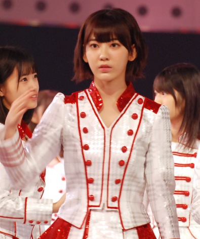 宮脇咲良　生写真　2015 January レア　大根　HKT48 AKB48 駿河屋 - 【買取】宮脇咲良/上半身/劇場トレーディング生写真