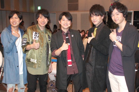 神谷浩史 鈴村健一ら人気声優がわちゃわちゃ公開授業 神谷の 猫ポーズ にファン悲鳴 Oricon News