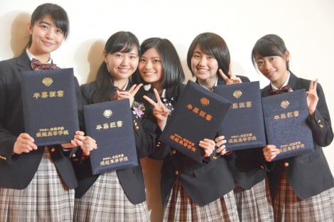 X21メンバー5人が堀越高校を卒業 大泣きでした Oricon News