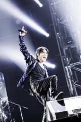 3/13�t�T��DVD���������L���O1�ʂ́wKYOSUKE HIMURO LAST GIGS�x 