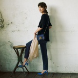 ファッションカタログ『So close,』の創刊号表紙を飾る長谷川京子 