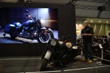 第44回東京モーターサイクルショー　ハーレーダビッドソン　お披露目イベントで説明するグレッグ・ウィリス代表取締役 