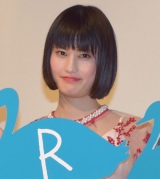 ���{���A���ʉ�Ńt�@���Ɍ������y���ݕ��Љ�u�f��̑O�ɃT���g�������āv 