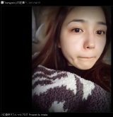 ����t�ނ́g�����҂�h�ʐ^�Ƀt�@������ �C���X�^�J�݂��� 