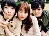 映画『ピーチガール』オフショット（左から）永野芽郁、山本美月、真剣佑 （C）2017「ピーチガール」製作委員会 