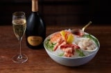 特別プラン「Three to Eight Premium Friday」のシャンパン（ルイナール）とハーフサイズのシーフードプラッター（9900円）／グランドハイアット東京「オーク ドア」 