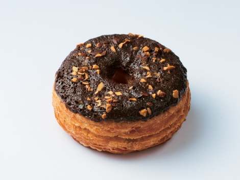 『Mr.Croissant Donut 焼きチョコアーモンド』（税込価格:162円） 