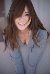 白石麻衣、写真集が6度目の重版決定 累計発行は21万部【新規カット公開