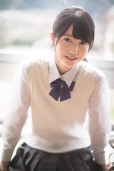 乃木坂46期待の3期生・久保史緒里、15歳の圧倒的な透明感 | オリコン