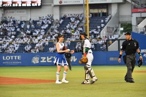 画像 写真 モー娘 牧野真莉愛 始球式でノーバンリベンジ達成 2年前は大暴投で涙 18枚目 Oricon News