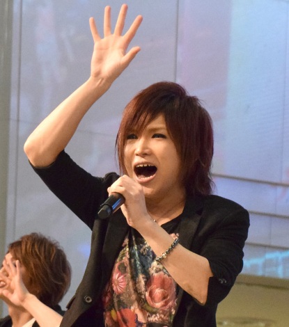鬼龍院翔の画像 写真 ゴールデンボンバー 女装姿に歓声 何の抵抗もなくなった 8枚目 Oricon News