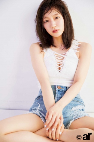 画像 写真 吉岡里帆 夏の健康肌見せファッション披露 成田凌と 誌面デート も 2枚目 Oricon News