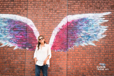 「MARINE ＆ WALK YOKOHAMA」に「天使の羽」をペインティングをしたアーティスト・コレット・ミラー氏 