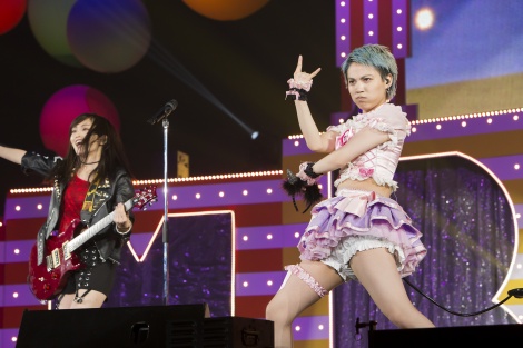 画像 写真 Nmb48木下百花 涙の卒業コンサートでさや姉とキス ヘドバンで ももきー も 2枚目 Oricon News
