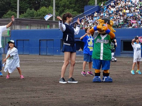 画像 写真 熊江琉唯 9頭身スタイルの初水着始球式 良い投球が出来た 18枚目 Oricon News