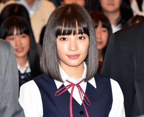 広瀬すず 制服姿に照れ笑い 女子中高生の恋愛相談にガチ回答も Oricon News