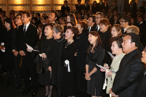 画像 写真 平尾昌晃さん葬儀しめやかに 小柳ルミ子 瀬戸の花嫁 を豪華メンバーで合唱 3枚目 Oricon News