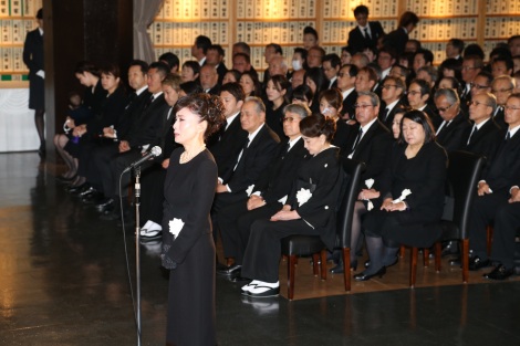 画像 写真 平尾昌晃さん葬儀しめやかに 小柳ルミ子 瀬戸の花嫁 を豪華メンバーで合唱 23枚目 Oricon News
