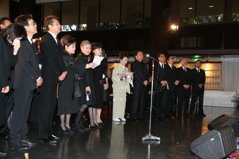 画像 写真 平尾昌晃さん葬儀しめやかに 小柳ルミ子 瀬戸の花嫁 を豪華メンバーで合唱 28枚目 Oricon News