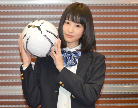 高橋ひかる 女優 登竜門 の高校サッカー応援マネ就任 精一杯 選手を応援したい Oricon News