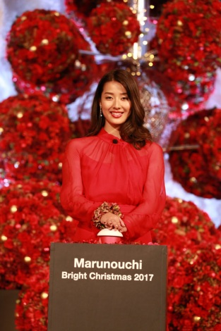 『Marunouchi Bright Christmas2017−BloomingAnniversary〜花で彩るクリスマス〜−』ツリー点灯式の模様 