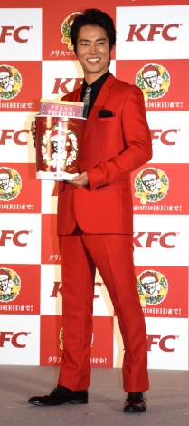 画像 写真 桐谷健太 カーネル サンダース氏と対面 目の色もしっかり青い 4枚目 Oricon News