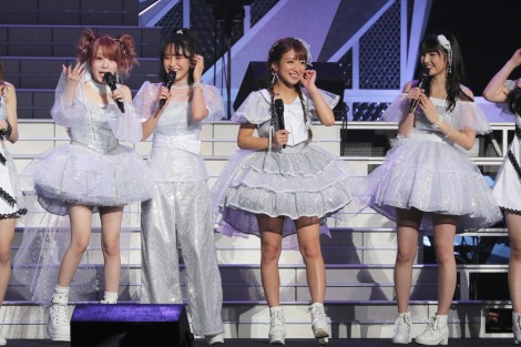 画像 写真 3児の母 辻希美 モー娘 ライブでミニスカ熱唱 現役メンバーとコラボ 1枚目 Oricon News