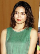 ��K���ӂ݁A�܂Łw�S�`�x���Ɣ��\�u���ŋ��̕��ɏW�������Ă������������v 