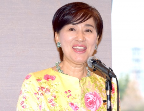 画像 写真 リアル松居劇場 異例ずくめの離婚会見 花柄服にガッツポーズ 生電話も 4枚目 Oricon News 画像 写真 リアル松居劇場 異例ずくめの離婚会見 花柄服にガッツポーズ 生電話も 4枚目 Oricon News