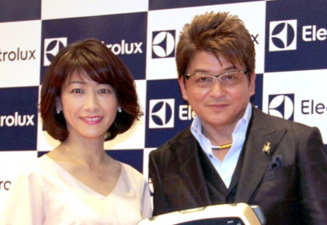 哀川翔と高田万由子 インフルエンザで欠席の片瀬那奈をフォロー Oricon News