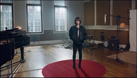 新曲「あなた」MVはロンドンのレコーディングスタジオで撮影 