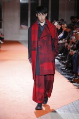 MIYAVI���p���R���f�r���[ ���E�W���}���g�𒅂��Ȃ� 