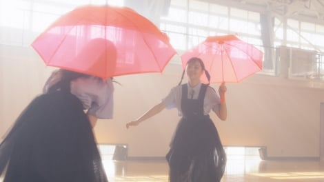 Aimer、山戸結希監督MVに涙 桜田ひより＆兎遊が天使のよう | ORICON NEWS