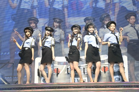 AKB48グループ新成人が晴れ着コンサート 職業コスプレも披露 | ORICON NEWS