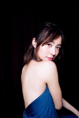 松井珠理奈、ハタチ最後の撮り下ろしで魅せる大人のフェロモン