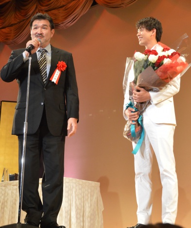 画像 写真 ムロツヨシ 42歳で新人賞 爆笑ロングスピーチに 福田雄一監督も参戦 19枚目 Oricon News