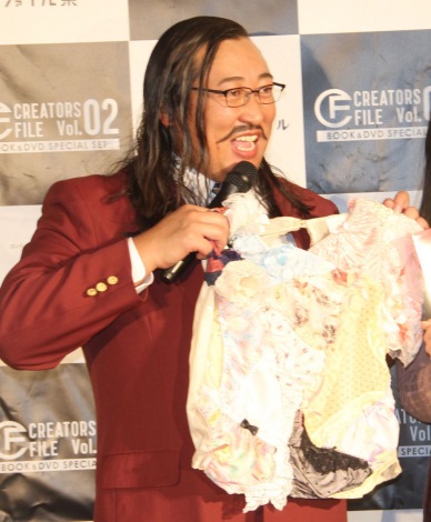 画像 写真 ロバート秋山 ファンから下着縫い付けた服渡され 今度は自前のものを 2枚目 Oricon News