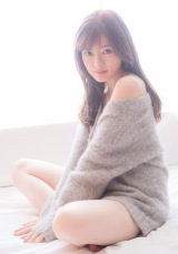 白石麻衣“国民的”ヘルシー美ボディ披露 椎名林檎とのエピソードも語る