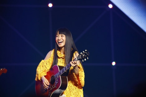 画像 写真 Miwa みんなが誰かの光 1万人が照らす光の中で熱唱 17枚目 Oricon News