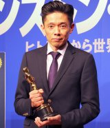 ���ꃁ�C�N�A�[�e�B�X�g�E�҈�O���A�I�X�J�[������ɊM���A�� ���{�ŌW�̗\��� 